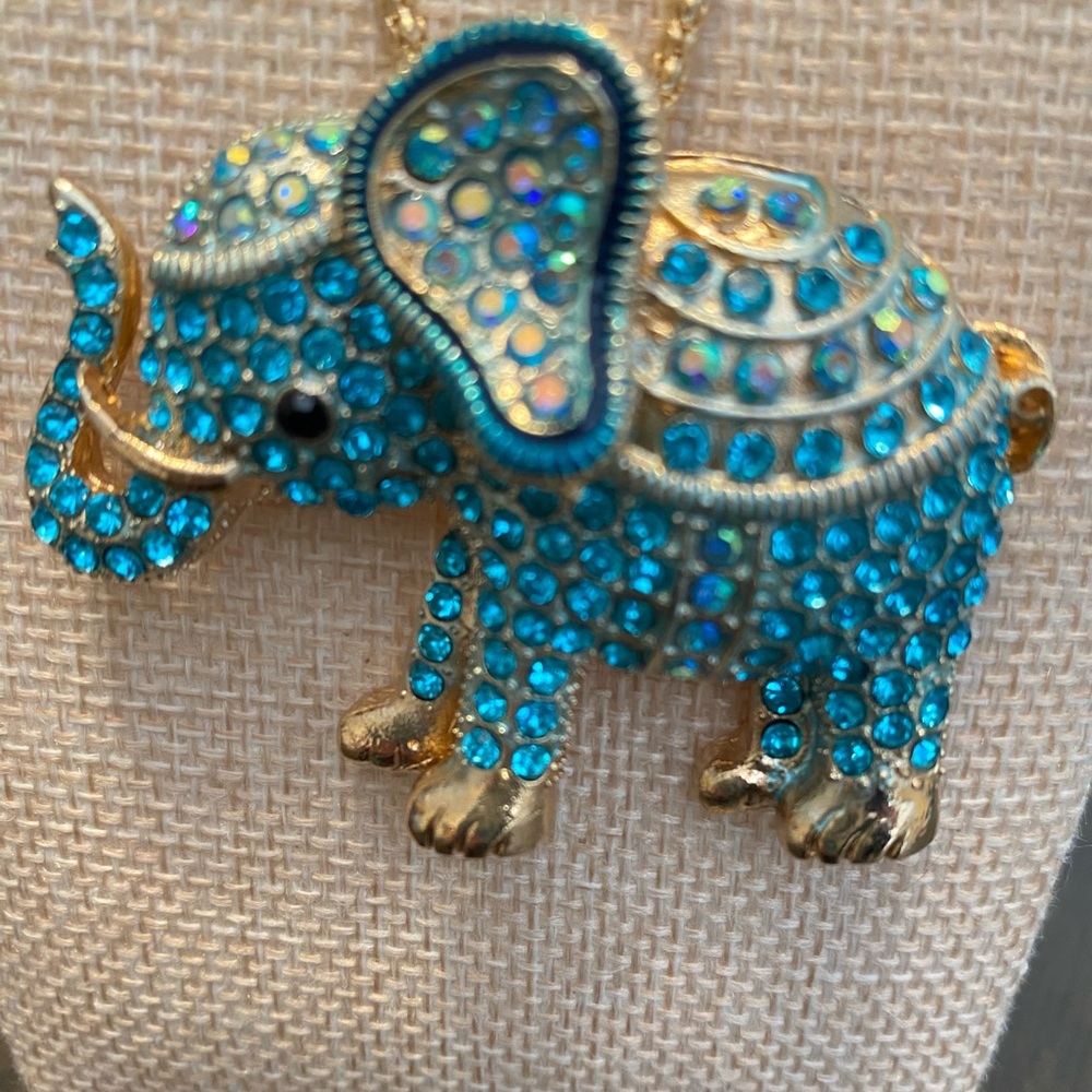 NEW Betsey Johnson Blue and Gold Elephant Pendant Necklace - Picture 1 of 3